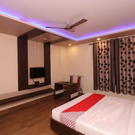 Oyo 33387 Laxmi Lawn And Resort Suite Лакнау Екстериор снимка