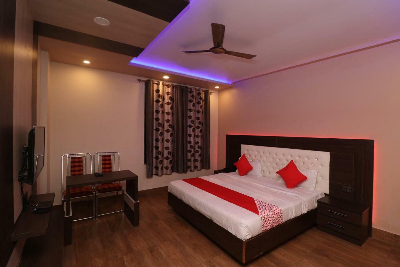 Oyo 33387 Laxmi Lawn And Resort Suite Лакнау Екстериор снимка