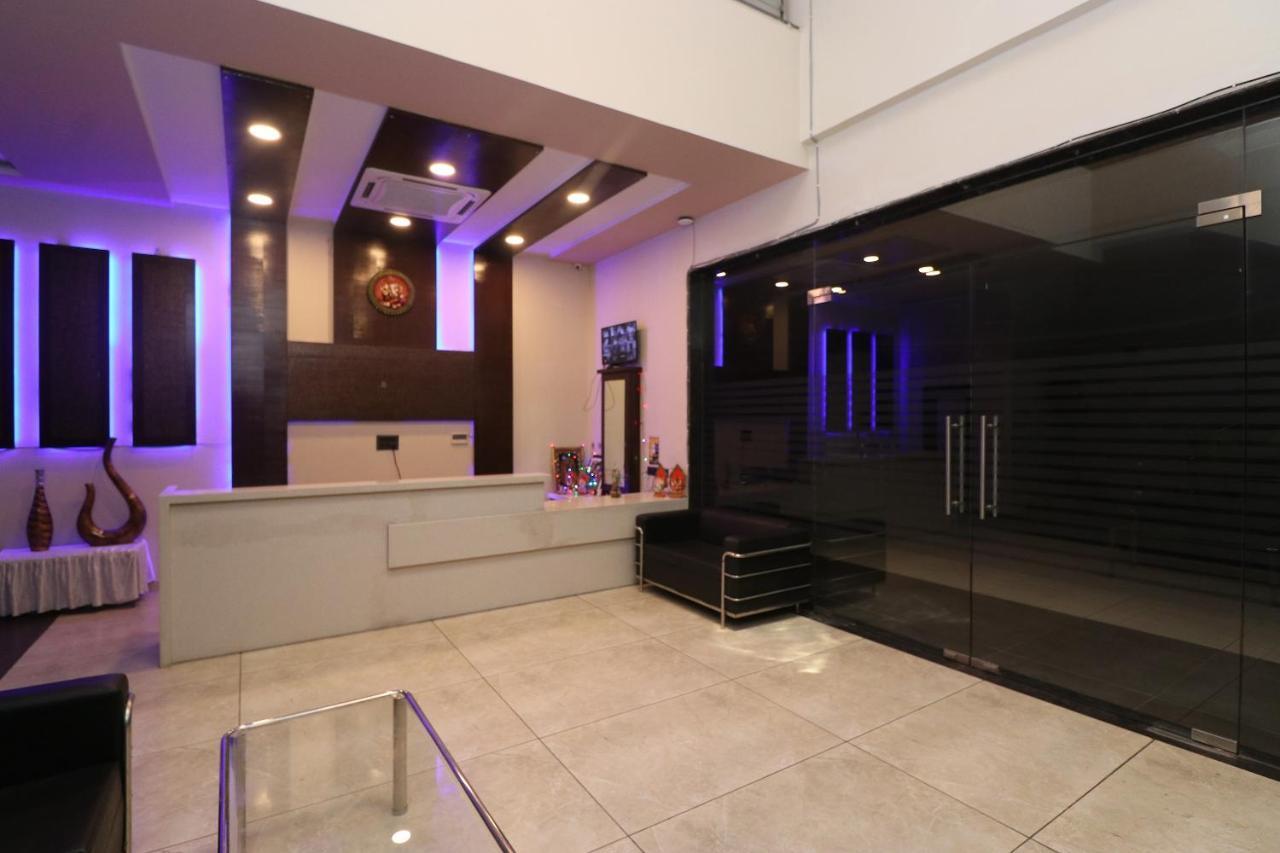 Oyo 33387 Laxmi Lawn And Resort Suite Лакнау Екстериор снимка