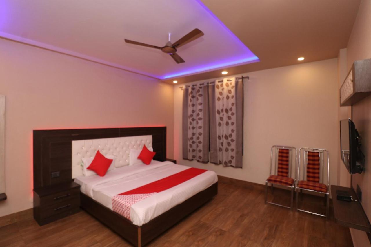 Oyo 33387 Laxmi Lawn And Resort Suite Лакнау Екстериор снимка