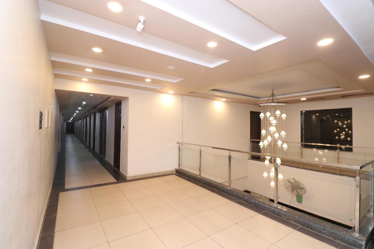 Oyo 33387 Laxmi Lawn And Resort Suite Лакнау Екстериор снимка