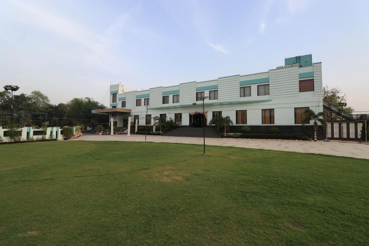 Oyo 33387 Laxmi Lawn And Resort Suite Лакнау Екстериор снимка
