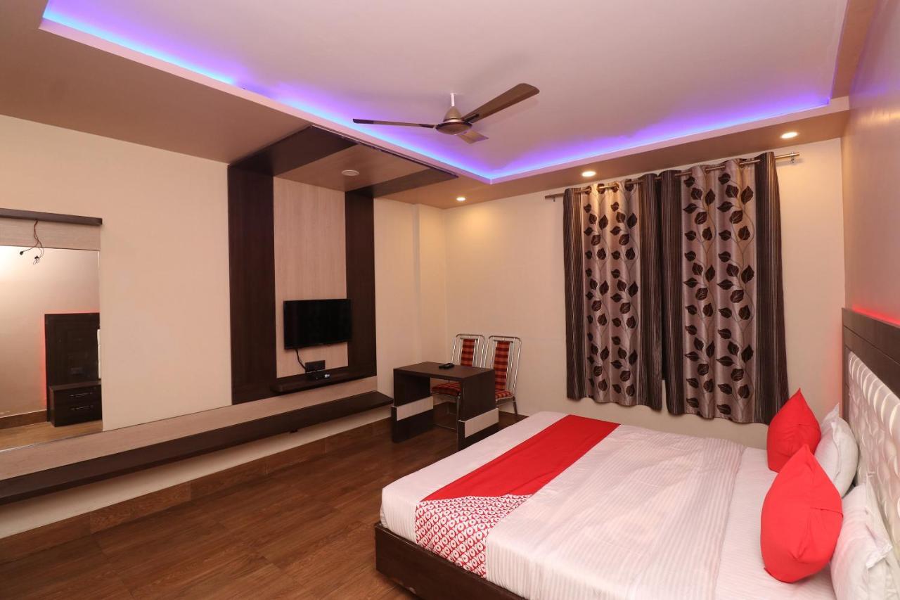 Oyo 33387 Laxmi Lawn And Resort Suite Лакнау Екстериор снимка