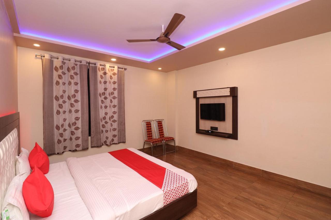Oyo 33387 Laxmi Lawn And Resort Suite Лакнау Екстериор снимка