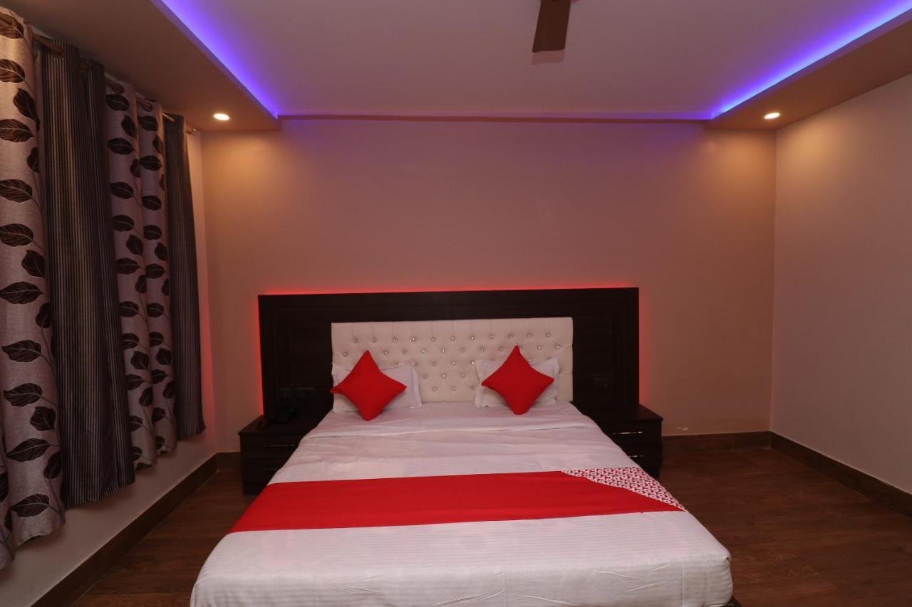 Oyo 33387 Laxmi Lawn And Resort Suite Лакнау Екстериор снимка